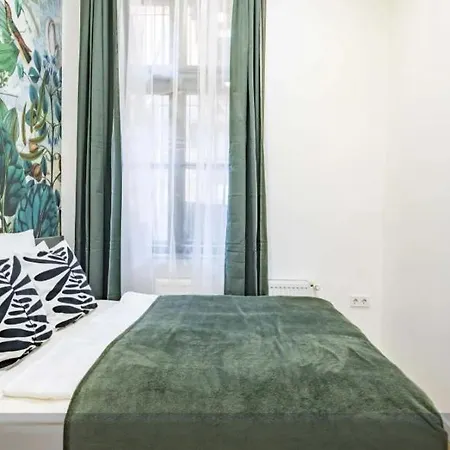 Cityscape Budget Matthias Grove Apartment