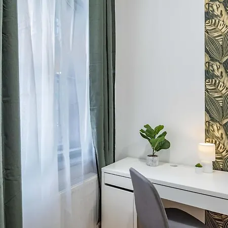 Cityscape Budget Matthias Grove Apartment