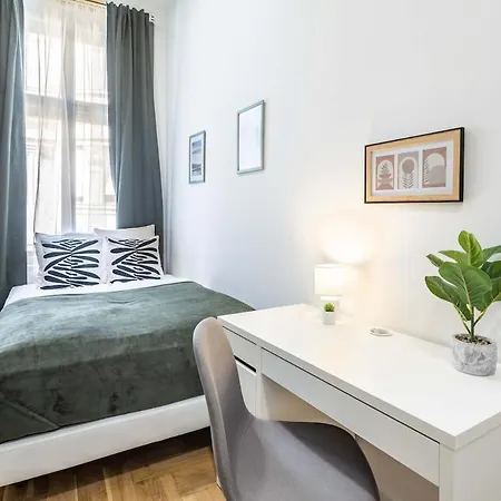 Cityscape Budget Matthias Grove Apartment