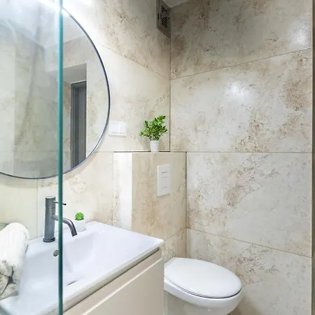 Apartment Cityscape Budget Matthias Grove Budapest