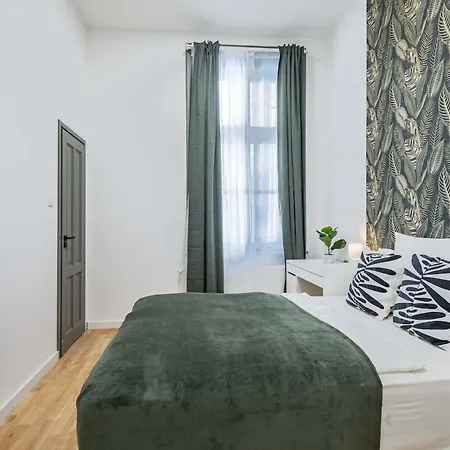 Cityscape Budget Matthias Grove Apartment *