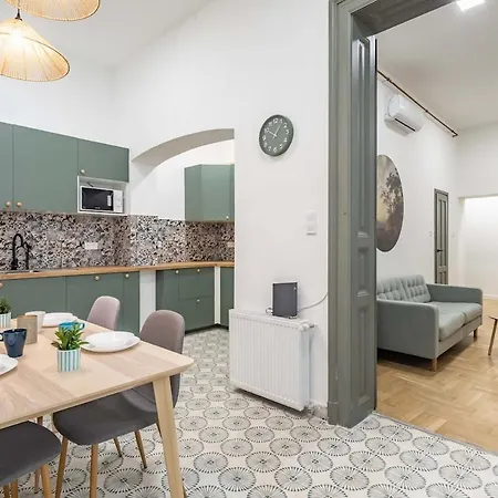 Cityscape Budget Matthias Grove Apartment